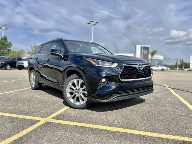 2022 Toyota Highlander Hybrid Limited AWD | Panoramic Roof in Cars & Trucks in Edmonton - Image 2