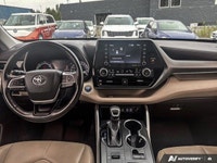 This Toyota Highlander delivers a Gas/Electric I-4 2.5 L/152 engine powering this Variable transmiss... (image 9)