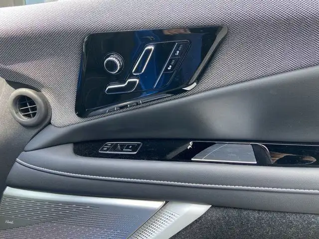 2025 Cadillac OPTIQ Luxury in Cars & Trucks in Calgary - Image 28