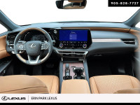 LUXURY Engine: LIGHT/MEDIUM DUTY L/100Km City: 11.2 L/100Km Hwy: 8.4 Safety Equipment Electronic Sta... (image 9)