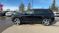 This Jeep Grand Cherokee is equipped with: Capri Leather Seats W/Perf Inserts, Remote Start System,... (image 4)