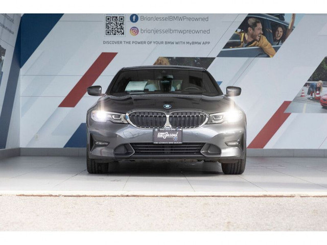 2022 BMW 3 Series 330e xDrive Plug-In Hybrid in Cars & Trucks in Vancouver - Image 3