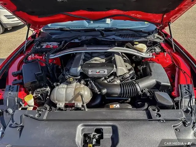 2016 Ford Mustang GT Premium dans Autos et camions dans Ville d’Edmonton - Image 12