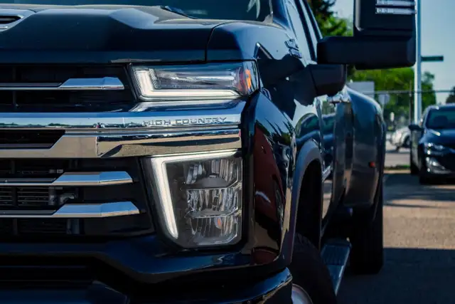 2023 Chevrolet Silverado 3500 4WD Crew CAB Dually * GM CERTIFIED dans Autos et camions dans Ville d’Edmonton - Image 8