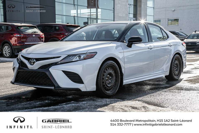 2019 Toyota Camry in Cars & Trucks in City of Montréal