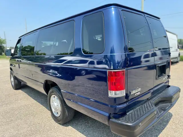 2014 Ford Econoline Wagon 15 Passenger in Cars & Trucks in Oakville / Halton Region - Image 6