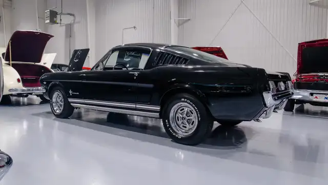 1966 Ford Mustang 2+2 Fastback in Classic Cars in London - Image 6