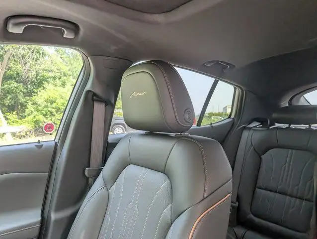 2025 Buick Envista Avenir- Adv Safety Pkg - Power Moonroof dans Autos et camions dans Barrie - Image 30