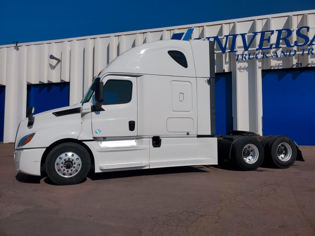 2018 FREIGHTLINER CASCADIA EVO / DD15 / AUTO /  MVI / CLEAN!!! in Heavy Trucks in Moncton