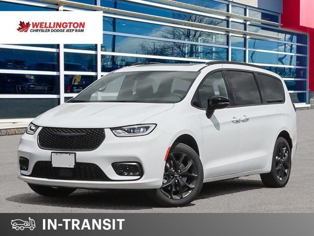 2025 Chrysler Pacifica Limited in Cars & Trucks in Guelph