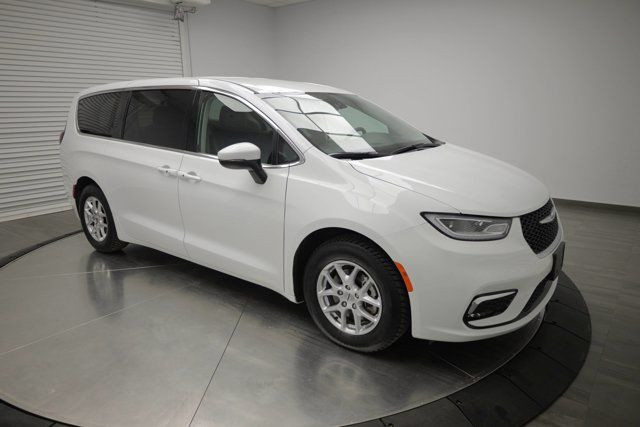 2023 Chrysler Pacifica Touring L in Cars & Trucks in Calgary