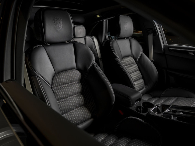 2024 Porsche Macan 2024 Macan T Certifié Porsche Approved in Cars & Trucks in Québec City - Image 4