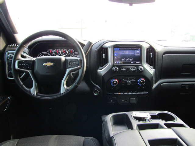 2020 Chevrolet Silverado 1500 LT Z71 PKG 4WD CREW CAB 5.3L CAM/H in Cars & Trucks in Calgary - Image 2