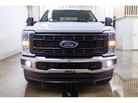 **ONE OWNER - ACCIDENT FREE** 17,924 KM This 2023 Ford F-350 4x4 Crew Cab XL FX4 is powered by a 6.8... (image 4)
