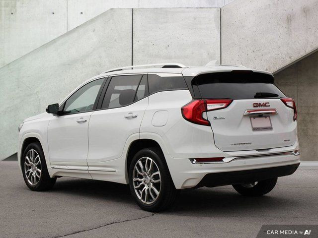 2023 GMC Terrain Denali | LOW KMS | NO ACCIDENTS in Cars & Trucks in Hamilton - Image 3