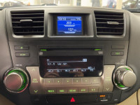 1 total number of 1st row displays;17 x 7.5-inch front and rear machined aluminum wheels;2 12V power... (image 7)