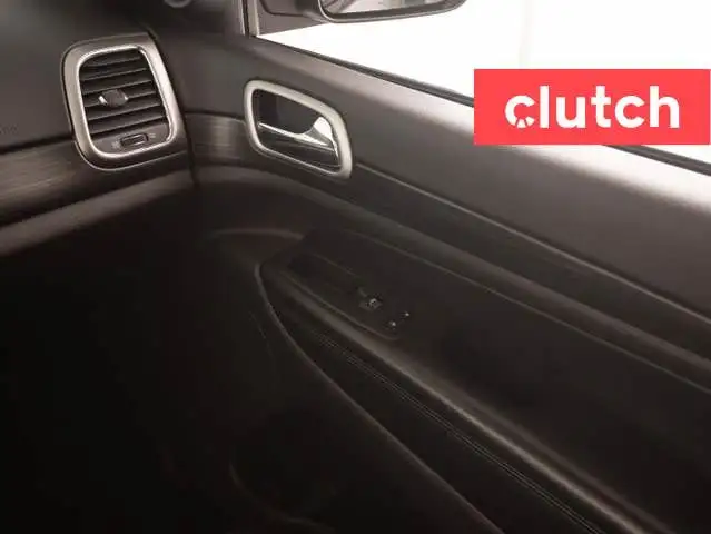 2020 Jeep Grand Cherokee Laredo Altitude 4x4 w/ Apple CarPlay &  in Cars & Trucks in Ottawa - Image 41