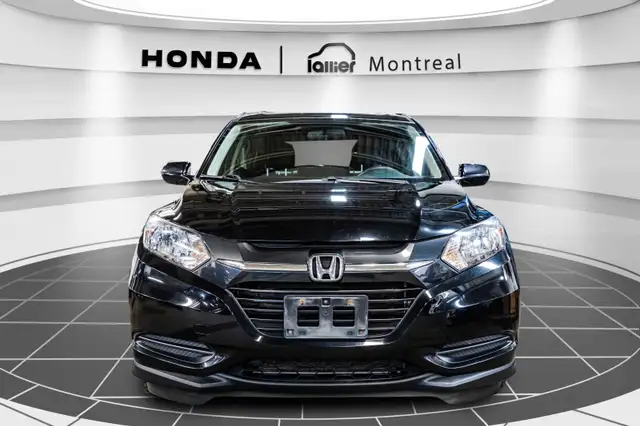 2016 Honda HR-V LX | AWD | CLEAN CARFAX | in Cars & Trucks in City of Montréal - Image 3