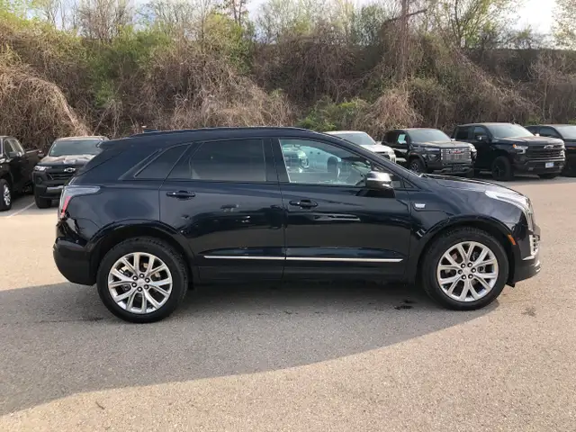 2021 Cadillac XT5 AWD Sport in Cars & Trucks in London - Image 5