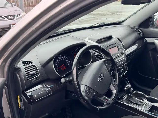 2015 Kia Sorento LX, AWD, V6, 2 SETS OF WHEELS, CERTIFIED in Cars & Trucks in London - Image 11