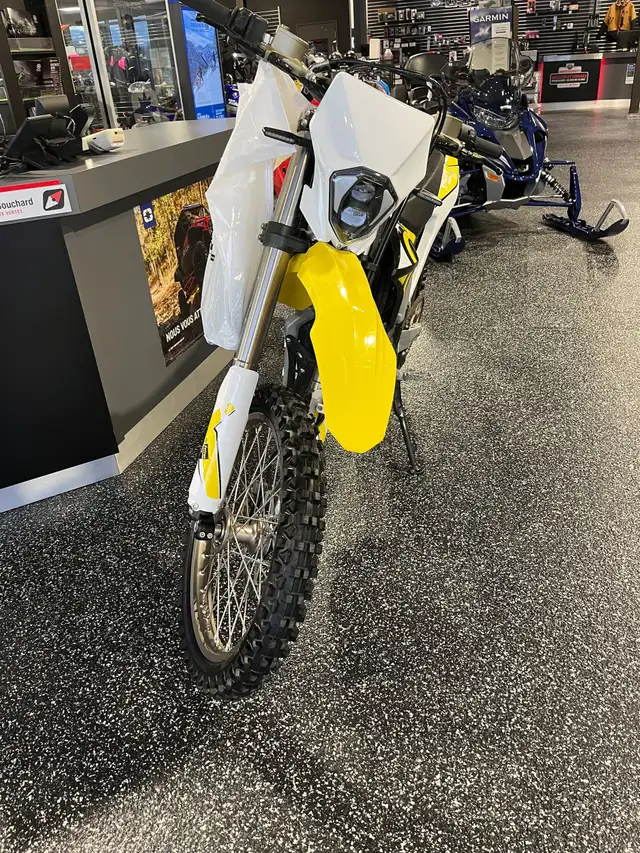 2023 Surron Storm Bee 2.0 in Other in Lac-Saint-Jean - Image 5