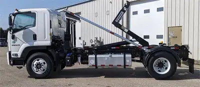 NEW 2025 ISUZU FTR HOOKLIFT TRUCK 187 Miles, Cummins B6.7L 260 HP Diesel Engine, Allison 2250RDS 6 S...