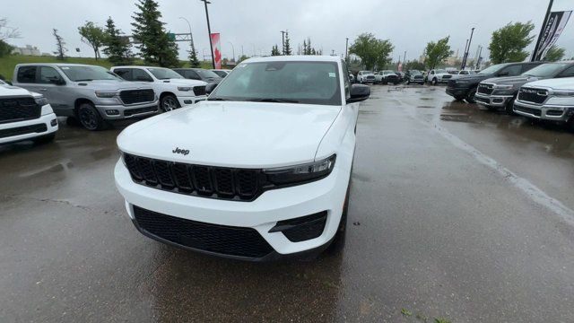 2024 Jeep Grand Cherokee Altitude | Sunroof | Remote Start in Cars & Trucks in Edmonton - Image 3