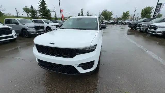 2024 Jeep Grand Cherokee Altitude | Sunroof | Remote Start in Cars & Trucks in Edmonton - Image 4