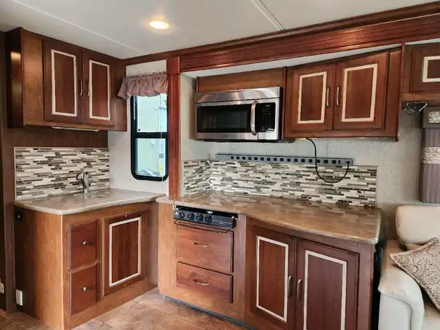 2014 Coachmen Encounter 36KS in RVs & Motorhomes in Thetford Mines - Image 14