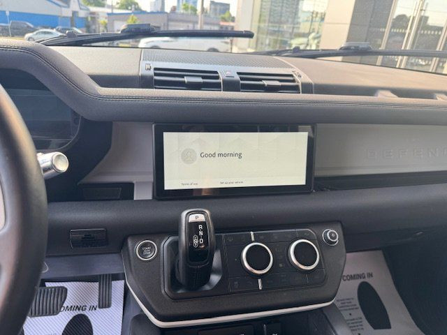 2022 Land Rover Defender SE in Cars & Trucks in City of Halifax - Image 2