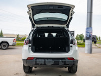 The 2025 Jeep Compass Altitude is a versatile and feature-rich Sport Utility Vehicle designed to exc... (image 6)