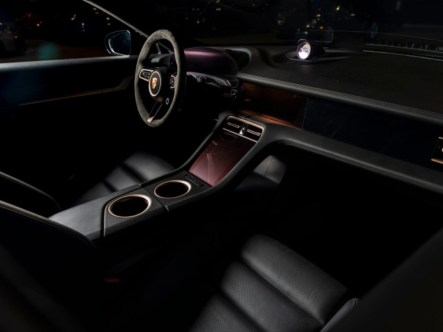 2024 Porsche Taycan 2024 Taycan GTS - Certifié Porsche Approved in Cars & Trucks in Québec City - Image 4