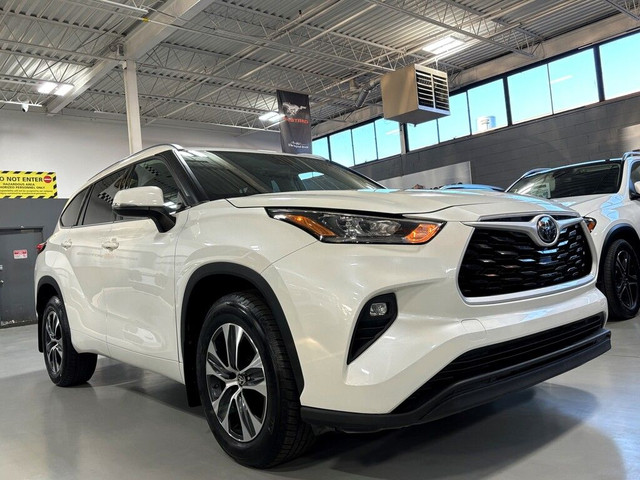  2020 Toyota Highlander XLE AWD|8PASSENGER|LEATHER|SUNROOF|ALLOY in Cars & Trucks in City of Toronto - Image 2