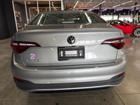 Volkswagen Jetta Trendline 2024 – Manuelle, Grise, 12 166 km! Conduite européenne. Plaisir pur. Écon... (image 4)