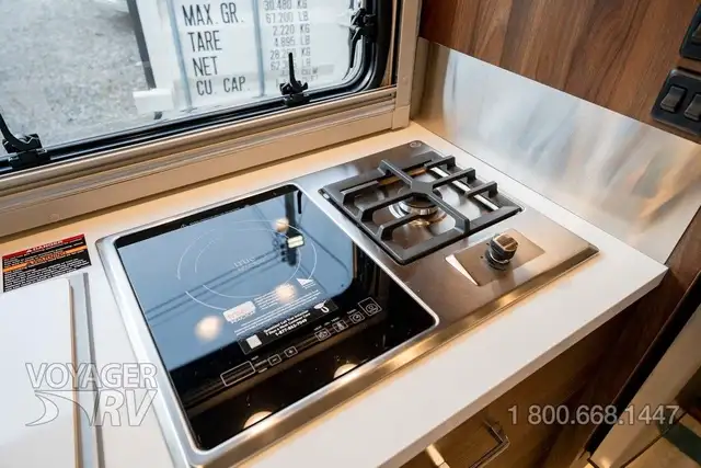 2025 Winnebago Navion 24J in RVs & Motorhomes in Kelowna - Image 10