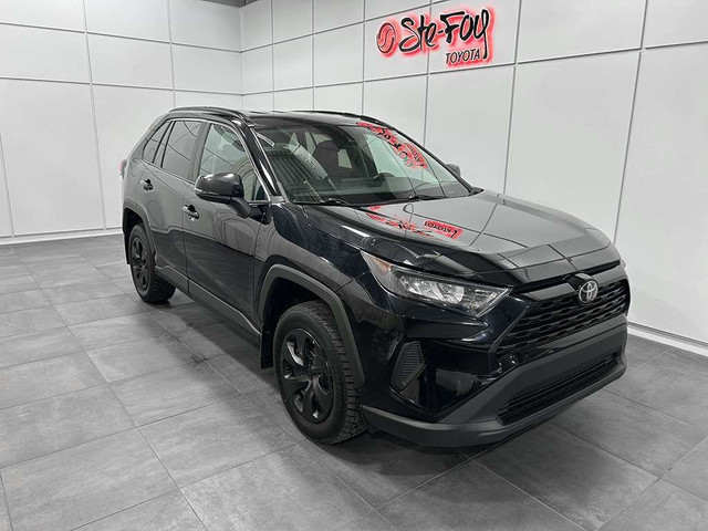 2021 Toyota RAV4 LE - SIEGES CHAUFFANTS - BLUETOOTH in Cars & Trucks in Québec City