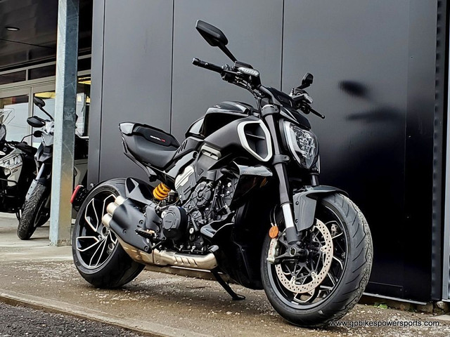 2023 Ducati Diavel V4 Thrilling Black in Sport Bikes in Oshawa / Durham Region