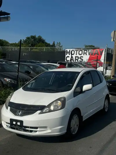 Engine: 4 Cylinder Engine 1.5L/91CI L/100Km City: 7.1 L/100Km Hwy: 5.5