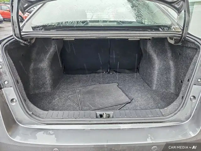 2023 Nissan Versa SR | Apple Car Play | Heated Seats | Wireless dans Autos et camions dans Ottawa - Image 16
