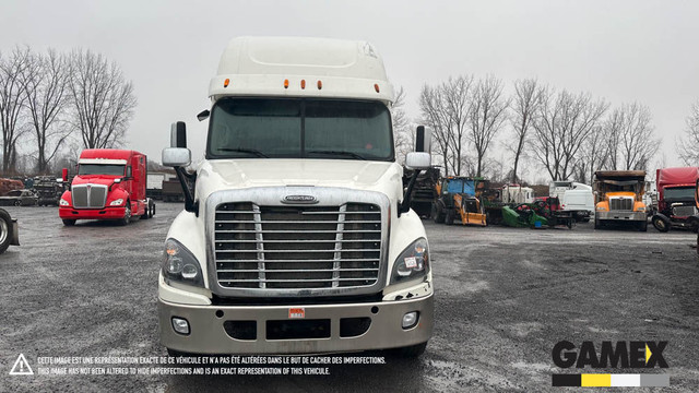 2015 FREIGHTLINER CASCADIA CAMION HIGHWAY in Heavy Trucks in Moncton - Image 3