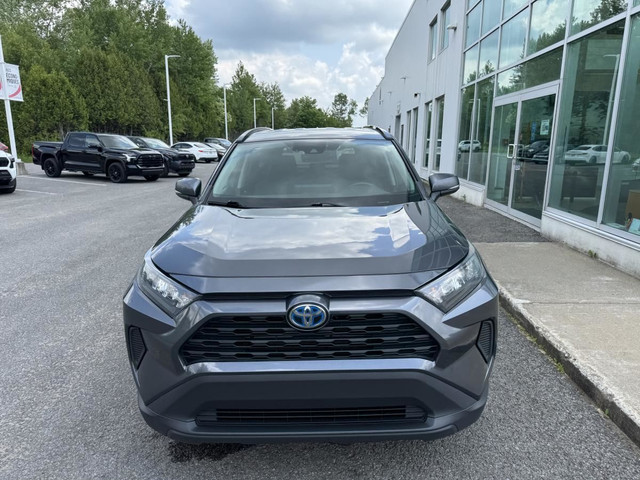 Toyota RAV4 HYBRIDE LE 2019 AWD -ENTRETENUE AU CONCESSIONNAIRE - in Cars & Trucks in Québec City - Image 3