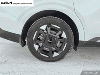 The 2025 Kia Carnival HEV EX redefines the family minivan with hybrid efficiency, spacious interior,... (image 7)