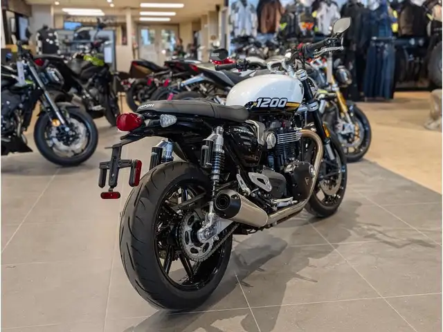 2025 Triumph Speed Twin 1200 // Crystal White/Sapphire Black in Dirt Bikes & Motocross in Winnipeg - Image 12
