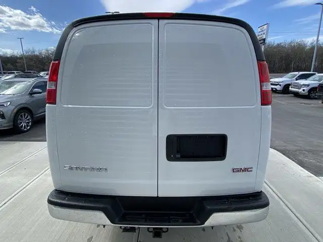 2025 GMC Savana Cargo Van dans Autos et camions dans Calgary - Image 9