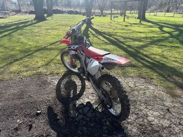 2007 HONDA CRF250R-RED! in Dirt Bikes & Motocross in Edmonton - Image 6