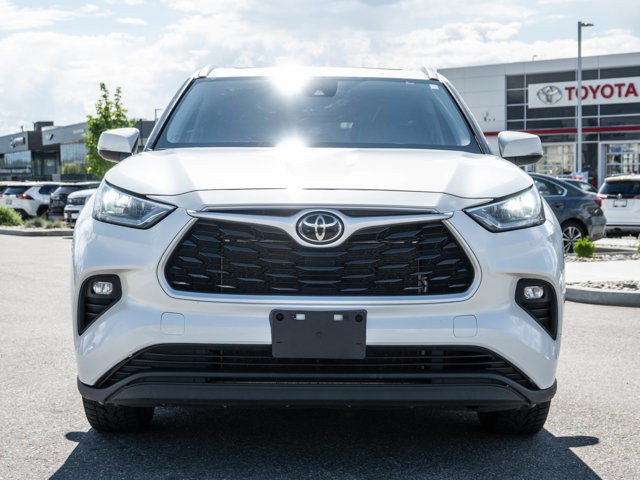 2021 Toyota Highlander XLE | ONE OWNER | SUNROOF | SOFTEX | AWD in Cars & Trucks in Kelowna - Image 3
