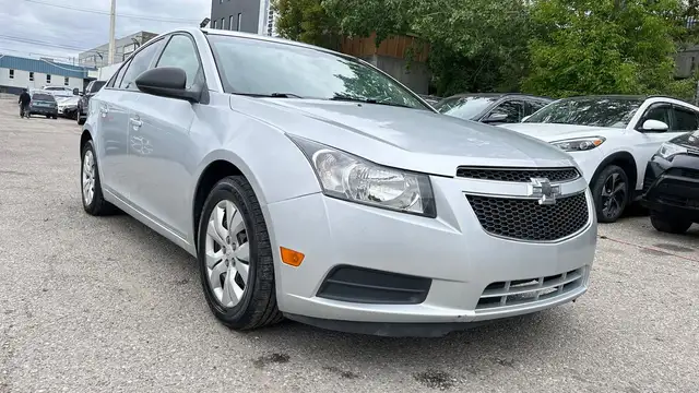 2014 Chevrolet Cruze 4dr Sdn 2LS in Cars & Trucks in Calgary - Image 9