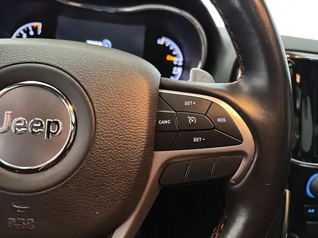 2020 Jeep Grand Cherokee Trailhawk 4x4 Toit pano Suspension ajus in Cars & Trucks in Laval / North Shore - Image 18