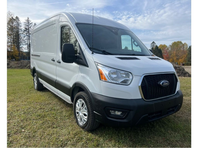  2021 Ford Transit Cargo Van T-250 130 Med Rf 9070 GVWR RWD in Cars & Trucks in Lanaudière