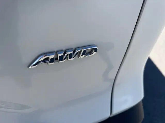 2023 Toyota Corolla Cross L L AWD (HEATED SEATS, REAR CAMERA) in Cars & Trucks in Cranbrook - Image 15